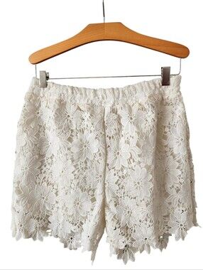 NWT RAGA White Floral Eyelet Lined Elastic High Waist Shorts with Scalloped Hem